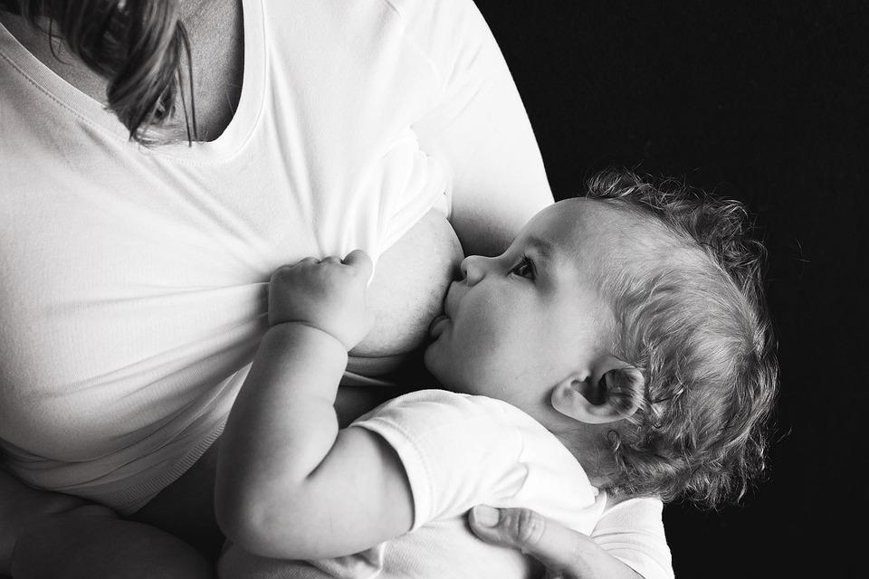 Best breastfeeding positions to make nursing easier.
