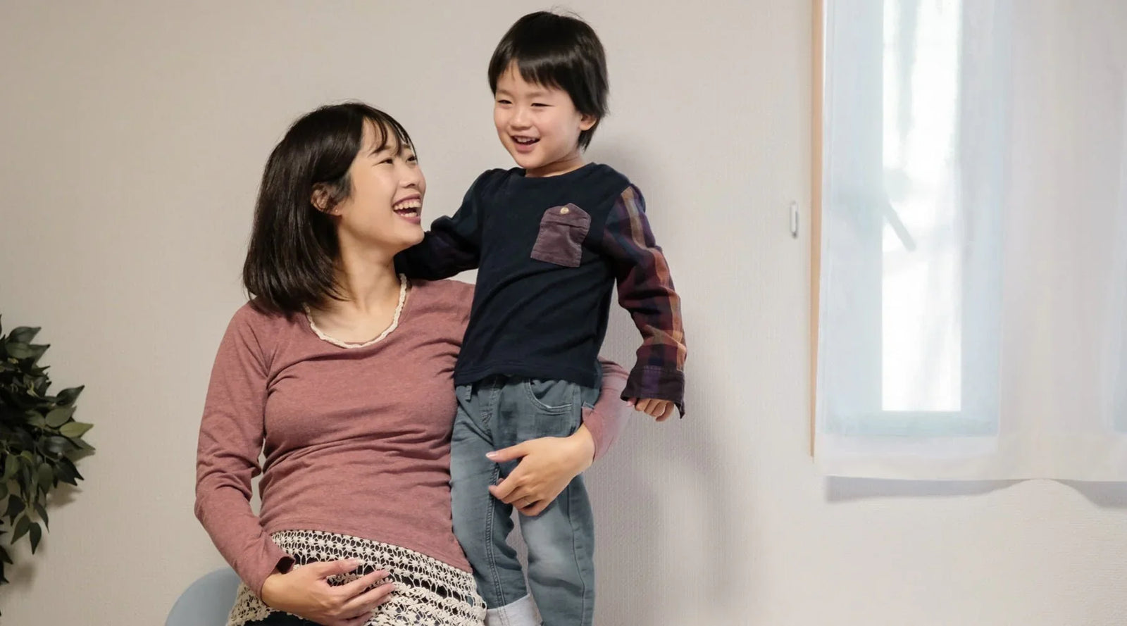 How To Prepare Your Toddler To Welcome A New Baby Sibling? - Lovemère